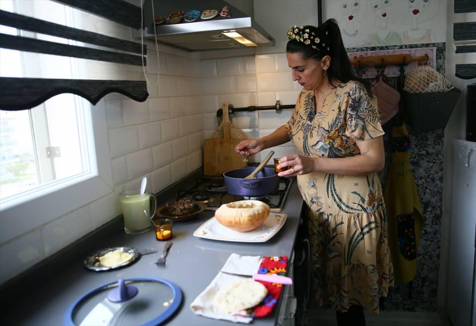 <p> Bu mahallelere göre değişebiliyor. Sahurda olduğu zaman daha hafif iç hazırlanıyor, iftarda da ana yemek olarak çok severek tükettiğimiz bir yemek. </p>
