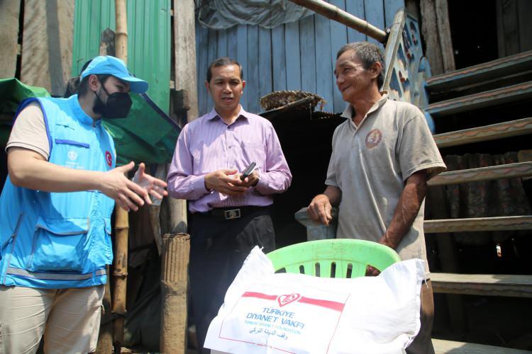 TDV, ramazan yardımlarını Kamboçya'nın en ücra köşelerine kadar taşıdı