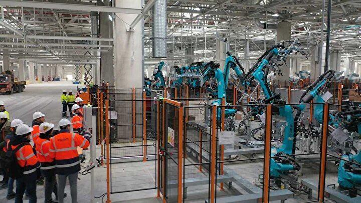 <p><strong>TOGG fabrikasında son durum ne?</strong><br />
<br />
Tesiste üretim birimlerine ilişkin çalışmalar mayıs ayında tamamlanacak.</p>
