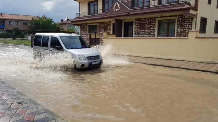 <p> Erzincan<br />
Pazartesi - Yağmurlu<br />
Salı - Karla karışık yağmurlu<br />
Çarşamba - Kar yağışlı</p>