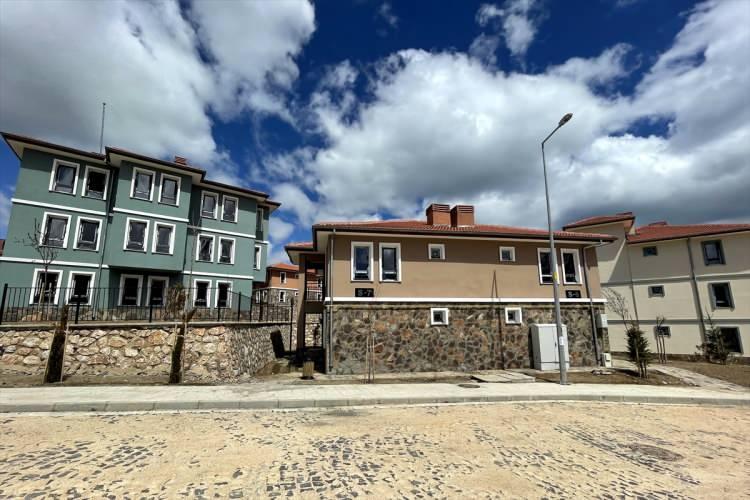 <p>Yetkililere teşekkür eden Saygılı, "Eski evimizin bulunduğu yerde yeni evimizi aldık. </p>