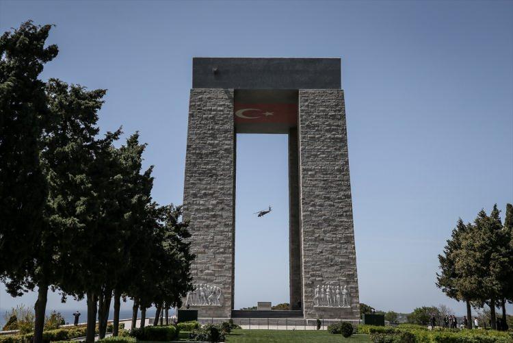 <p><strong>- "Tarihi Alan tam bir açık hava müzesi haline gelmiştir"</strong></p>

<p>İsmail Kaşdemir, Kurtuluş Savaşı'na dair inanç ve kararların tohumlarının Çanakkale'de atıldığına dikkati çekti.</p>

<p> </p>
