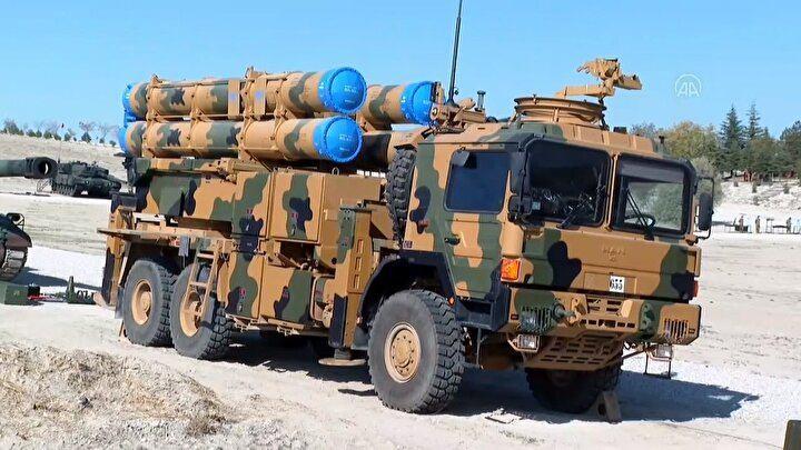 <p>Azami 120 kilometre menzilli TRG-300 KAPLAN Füzeleri, bu füzeleri ateşleme yarayan K+ Silah Sistemi, Taşıma – Yükleme Araçları ve Komuta Kontrol Aracı'ndan oluşan ilk kafile teslimat, 18 Kasım 2016 tarihinde 58'inci Topçu Tugay Komutanlığı (Ankara Polatlı)'na gerçekleştirilmiştir. Her bir K+ Silah Sistemi, dört adede kadar KAPLAN Füzesi ateşleyebilmektedir.</p>