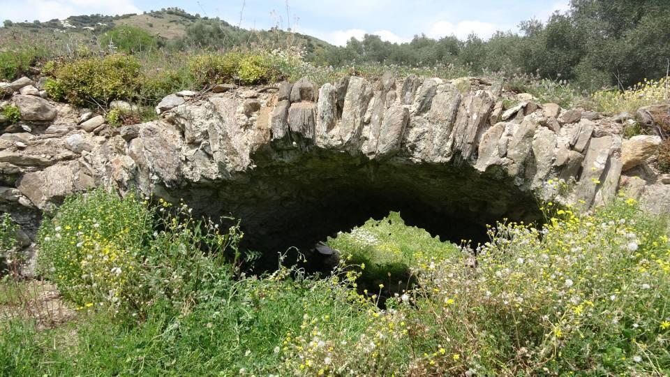 <p>Nazilli'nin 3 kilometre kuzeyinde, Bozyurt ve Eycelli mahalleleri arasında uzanan dar bir vadi içindeki Mastaura Antik Kenti'ndeki kazılarda, 1800 yıl öncesine ait olduğu değerlendirilen kanalizasyon sistemi bulundu. </p>

<p> </p>
