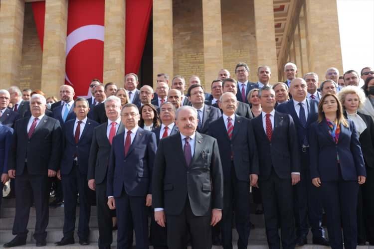 <p>Siz 100 yıl önce 'Meclisten önce ordu gerekir, para gerekir.' diyenlere 'Evvela meclis sonra ordu. Orduyu yapacak millet ve ona vekaleten meclistir.' demek suretiyle millet iradesini, o günkü zor şartlarda dahi her şeyin önüne koymuştunuz.</p>