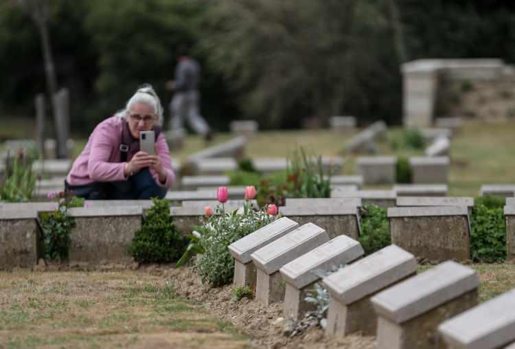 <p>"Bizler artık barış içinde yaşamalıyız"</p>

<p>Kızı Lauren Pilton O'Grady de Çanakkale'de mutluluğu ve hüznü bir arada yaşadığını anlattı.</p>
