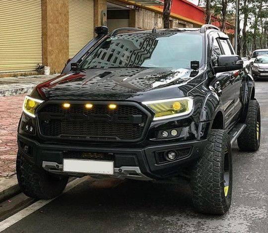 <p><strong>Yazın çocuklarıyla beraber kamp yapmak isteyen çift, tercihlerini Ford Ranger'in 1.5 milyon TL'lik aracından yana kullandı. Arabanın turuncu rengini tercih eden çift iç dizayn içinde 250 bin TL ödedikleri iddia edildi.</strong></p>
