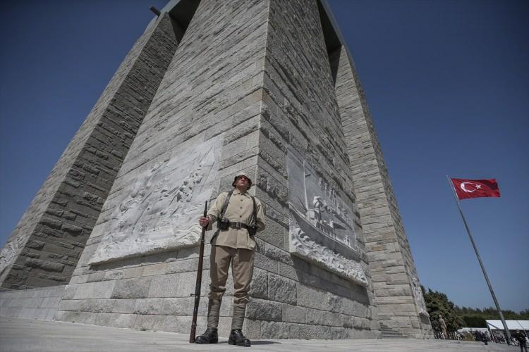 <p>Çanakkale'de haklı bir zafer kazanıldığını dile getiren Kaşdemir, ayrıca Kurtuluş Savaşı'nın ön sözünün yazıldığını ve Mustafa Kemal'in tarih sahnesine çıktığını kaydetti.</p>

<p> </p>
