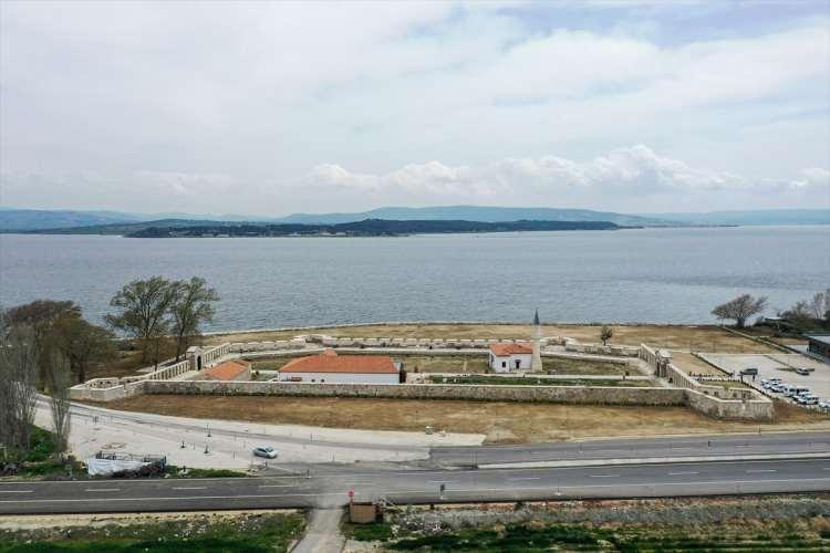 <p>Çanakkale Savaşları sırasında 3. Kolordu'nun "silah tamirhanesi" olarak kullanılan 200 yıllık Bigalı Kalesi'nde, Çanakkale Savaşları ve Gelibolu Tarihi Alan Başkanlığınca gerçekleştirilen restorasyon süreci tamamlandı.</p>
