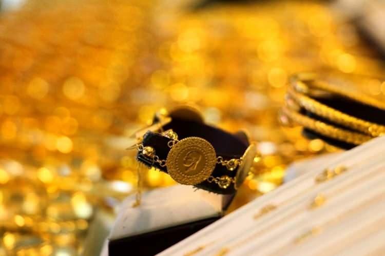 <p>Goldman Sachs, geçtiği bir bilgi notunda önümüzdeki iki yıl içinde ekonomide daralma yaşanması olasılığını yüzde 35 olarak belirlerken, Fed’in resesyona neden olmadan enflasyonu soğutmak için yeterince sıkılaştırma yapmak gibi oldukça zorlu bir göreve karşı karşıya kalacağını öne sürdü.</p>