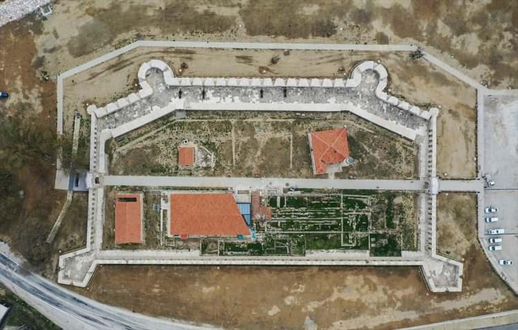 <p>Sultan Üçüncü Selim döneminde 1807'de yapımına başlanan ve 1822'de İkinci Mahmud zamanında tamamlanan Bigalı Kalesi, dünya harp tarihine geçen Çanakkale Savaşları sırasında stratejik işlev gördü.</p>

<p> </p>
