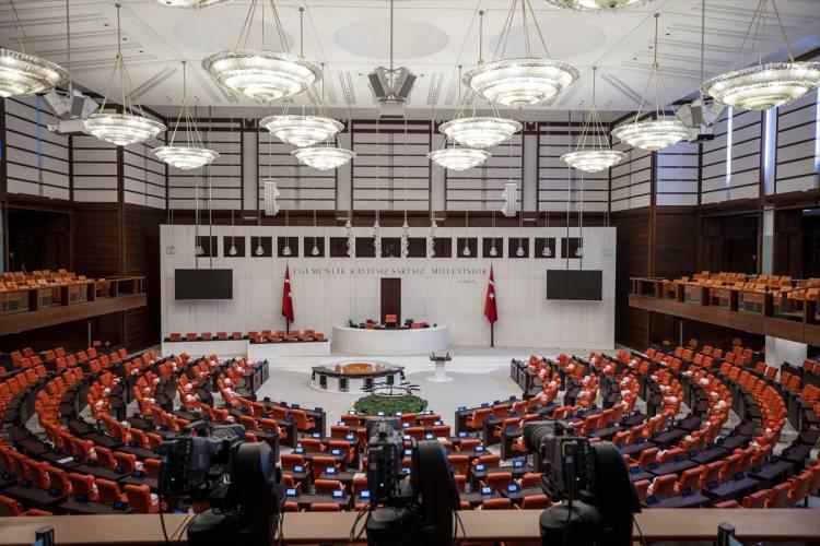 <p>Öte yandan TBMM'nin açılışının 102. yılı ile 23 Nisan Ulusal Egemenlik ve Çocuk Bayramı dolayısıyla TBMM Genel Kurulunda gerçekleştirilecek 23 Nisan Çocuk Özel Oturumu için tüm hazırlıklar tamamlandı.</p>
