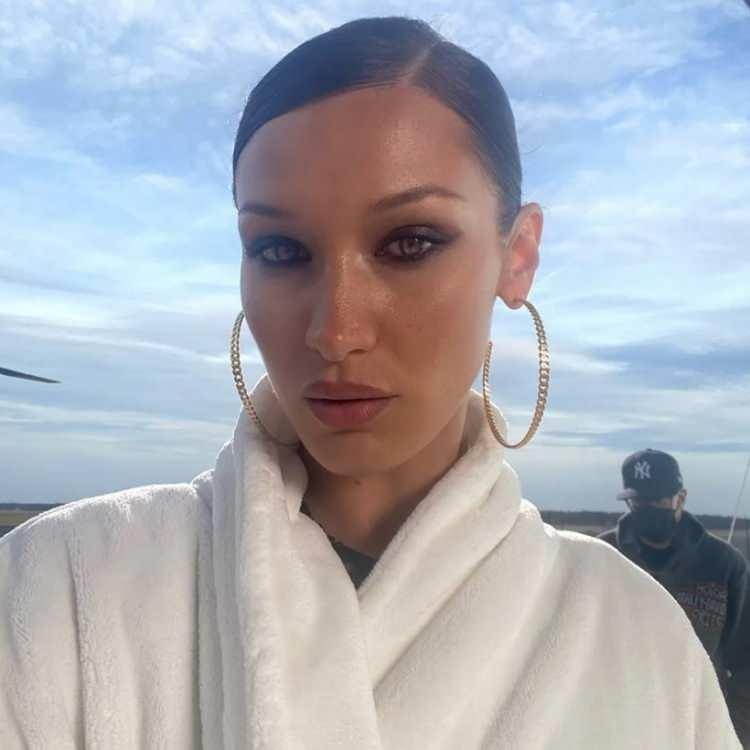 <p><strong><span style="color:#800080">Ünlü model Bella Hadid, Filistin konusuyla ilgili sık sık paylaşımda bulunan ünlü model, İsrail'in zulmüne karşı isyan etti. Hadid Filistin üzerindeki zulmü, tüm dünyaya duyurmaya devam ediyor.</span></strong></p>