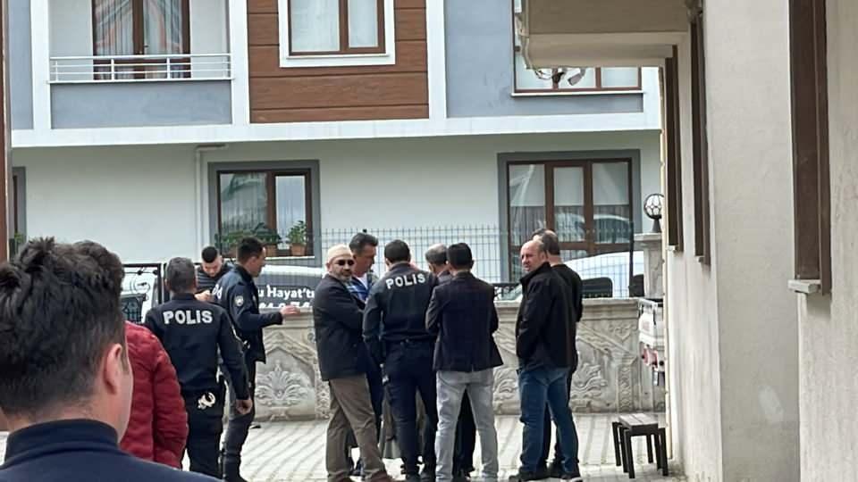 <p>Aktaş'ın cansız bedeni olay yerindeki incelemelerin ardından morga kaldırıldı.</p>
