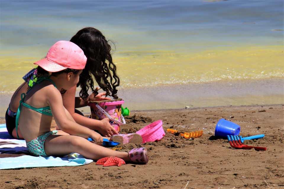 <p>Uzmanlar, mevsimin bu dönemlerinde Mersin dışında Antalya ve Muğla gibi bazı illerde benzer durumların yaşanabileceğini belirterek, polenlerin herhangi bir zararının olmayacağını ve kısa sürede denizde kaybolacağını bildirdi.</p>
