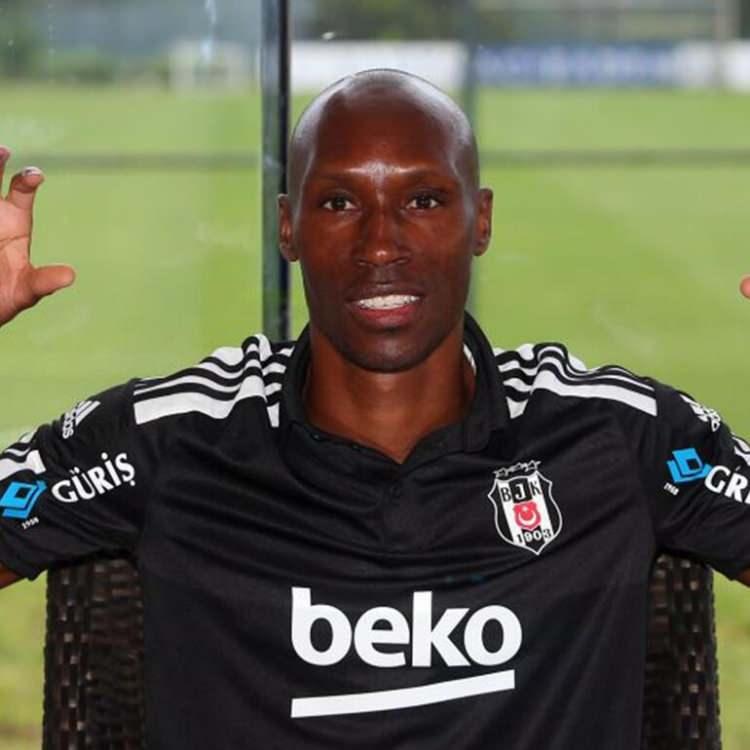 <p>ATIBA HUTCHINSON</p>
