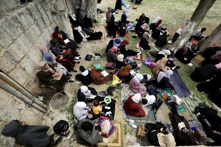 <p>Filistin Kızılayı, olaylarda 31 Filistinlinin yaralandığını, bunlardan 14'ünün hastanede tedavi altına alındığını bildirmişti.</p>