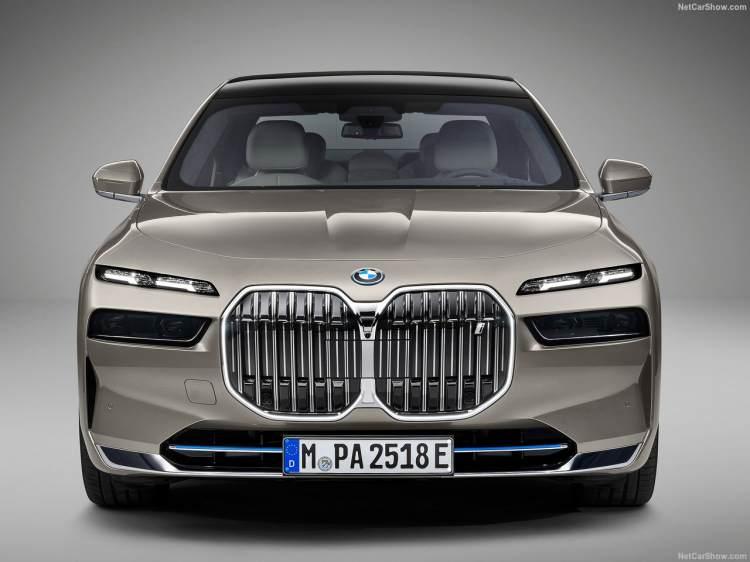 <p>Alman otomobil üreticisi BMW, 7 Serisi'ni yedinci nesline güncelledi. </p>
