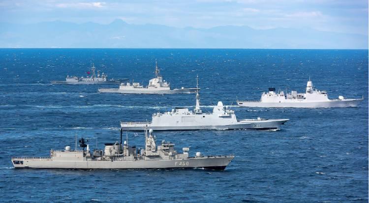 <p>Gazeteye göre en ideali ise toplam 18 savaş gemisi sayısına ulaşmak. Ancak Yunan Deniz Kuvvetleri'nde şu anda 9 tane 40 yıllık'S' tipi ve 4 adet de 30 yıllık 'Meko' tiipi fırkateyn var.</p>