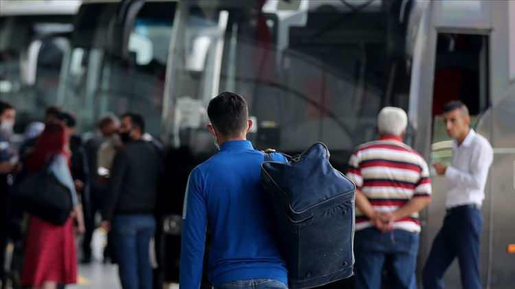 <p>Tren 120 lira. Dünyanın hiçbir yerinde hızlı demiryolu işletmeciliği bu kadar ucuz değil" diye konuştu.</p>