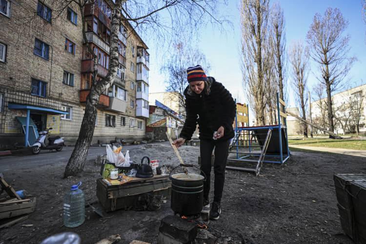 <p>İlerleyen günlerde kente doğalgaz verilmesini beklediklerini kaydeden Makhrina, şehre elektrik sağlanmasının ise çok daha zaman alabileceğini belirtti.</p>
