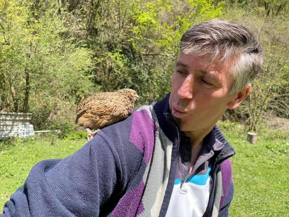 <p> Tesise geldiklerinde masada ağırladıkları Edi'nin hal ve hareketlerinden ne istediğini artık anladıklarını ifade etti.</p>

