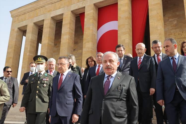 <p>Emanetiniz olan Cumhuriyetimiz güvenli ellerdedir, devletimize yönelik her türlü tehdide karşı milletimiz yekvücut olarak mücadele etme azim ve kararlılığındadır. Bu vesileyle sizi ve Milli Mücadele'yi birlikte yürüttüğünüz yol arkadaşlarınızı ve ahirete intikal etmiş milletvekillerimizi rahmet ve minnetle yad ediyorum. Ruhunuz şad olsun."</p>
