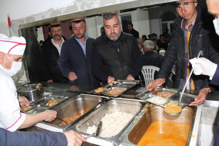 <p>Kültürümüzü gençlerimizle beraber yaşatmak, onlara aktarmak istiyoruz çünkü birbirini tanımayan çok gencimiz var. </p>
