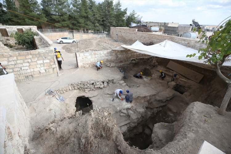 <p><strong>Yer altı şehri kısım kısım turizme açılacak</strong></p>
<p>Midyat Belediye Başkanı Veysi Şahin, AA muhabirine, diller ve dinler kenti Midyat'ta yer altı şehrini ortaya çıkarmak için başlatılan kazı çalışmasının sürdüğünü söyledi.</p>