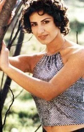 <p><strong>Sahne adıyla Hatice olarak bilinen Hatice Çarpar'ın ise son hali görenler bir hayli şaşırttı. 90'lı yılların sonunda müzik dünyasına giriş yapan Hatice'nin instagram fotoğrafları ise olay oldu. Yaptığı estetik değişimiyle gündeme oturan Hatice'nin yeni halini görenler tanıyamadı.</strong></p>

