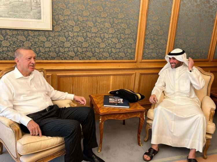 <p>Suudi Arabistan ziyareti kapsamında umre yapan Cumhurbaşkanı Erdoğan, Mekke'de Kuveyt Meclis Başkanı Merzuk el-Ğanim'le bir araya geldi. </p>
