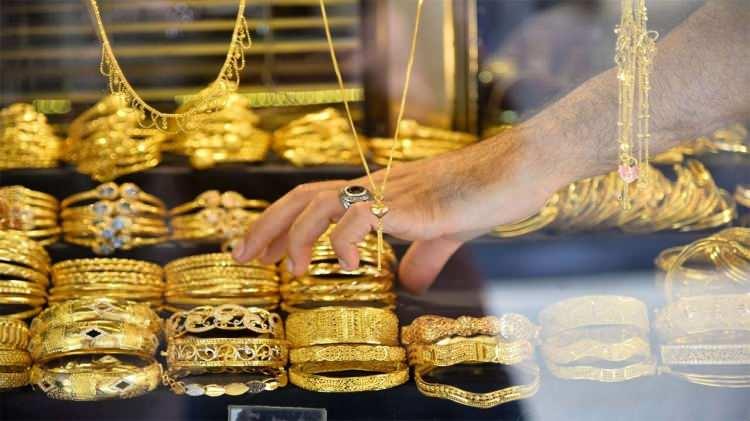<p><strong>Raporda, değerli metallere ilişkin fiyat endeksinin ise bu yıl yüzde 3 artmasının, gelecek yıl yüzde 8,9 azalmasının beklendiği belirtildi. Dünya Bankasının raporunda, altının ons fiyatının bu yıl geçen yıla göre yüzde 4,5 artacağı, 2023'te ise yüzde 9,6 azalacağı tahmini yer aldı.</strong></p>
<p> </p>