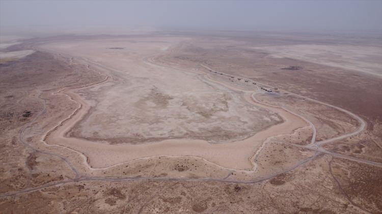 <p>İklim değişikliğinin yol açtığı su kıtlığı, tuz konsantrasyonunun artması ve kum fırtınaları, Irak'ın da içinde bulunduğu Mezopotamya'da dünya mirası önemli antik yapıların, kültür ve doğal mirasının yok olmasına neden oluyor. </p>
<p> </p>