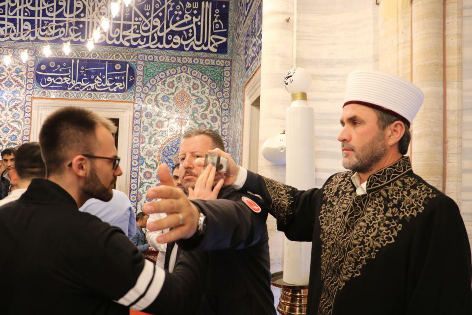 <p>Diyanet İşleri Başkanlığı Başkanlık Müftüsü Muharrem Genç, "Ramazan ayının bin aydan daha hayırlı olduğunu sevgili peygamberimiz bizlere ifade buyurmuştur.</p>

<p> </p>
