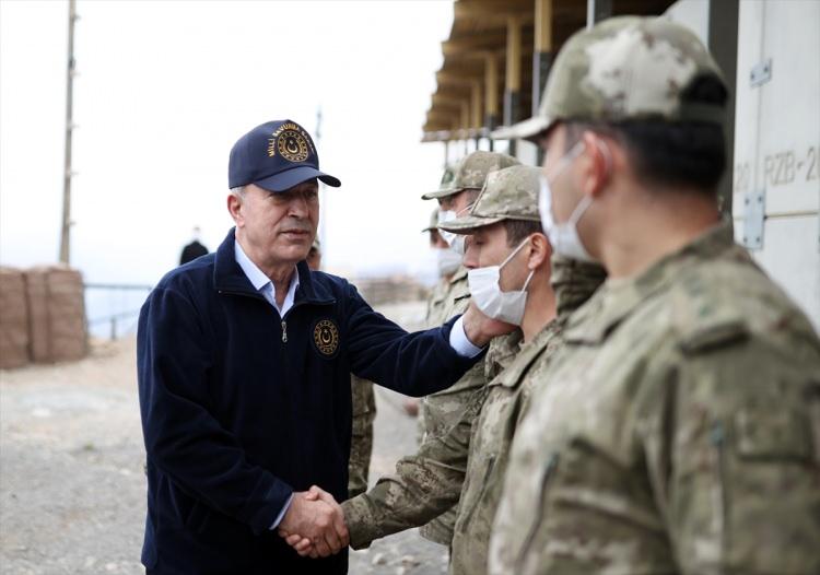 <p><em><strong>Milli Savunma Bakan Akar, Pençe Kilit Operasyonu'ndaki son duruma ilişkin de şu bilgileri verdi:</strong></em></p>

<p>"Pençe Kilit Operasyonu'nda bugüne kadar 56 terörist etkisiz hale getirildi. Operasyonumuz büyük bir başarıyla planlandığı şekilde devam ediyor. Şehitlerimize Allah'tan rahmet diliyoruz. </p>
