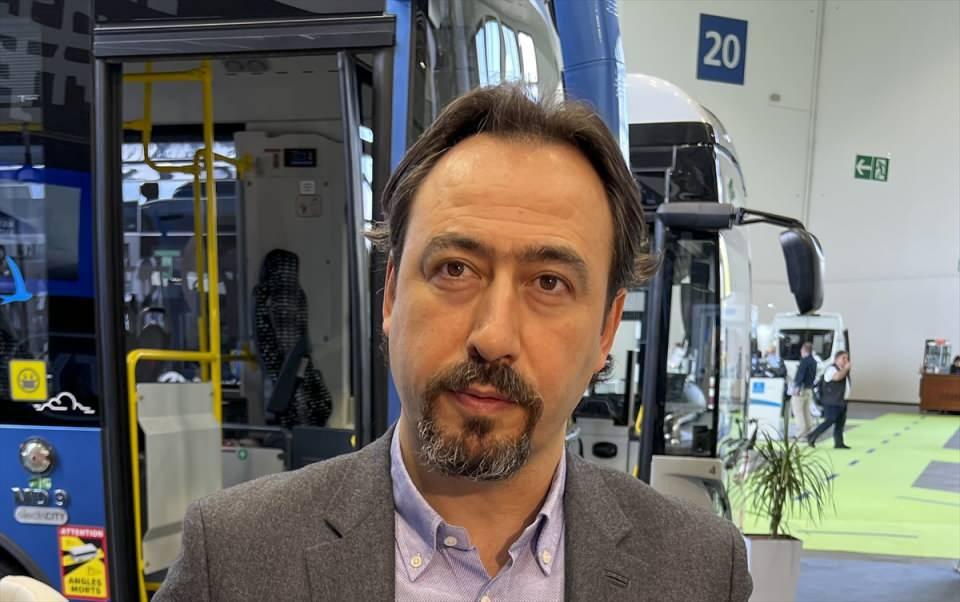 <p><strong>Elektrikli araçlarda kilogram başına ihracat değeri 30 doların üzerinde</strong></p>
<p>TEMSA Üst Yöneticisi (CEO) Tolga Kaan Doğancıoğlu, AA muhabirine yaptığı açıklamada, Türkiye'nin ticari araç açısından Avrupa’nın en büyük üreticisi olduğunu belirterek, TEMSA’nın özellikle otobüs ve toplu taşıma alanında önde gelen şirketlerden olduğunu söyledi.</p>