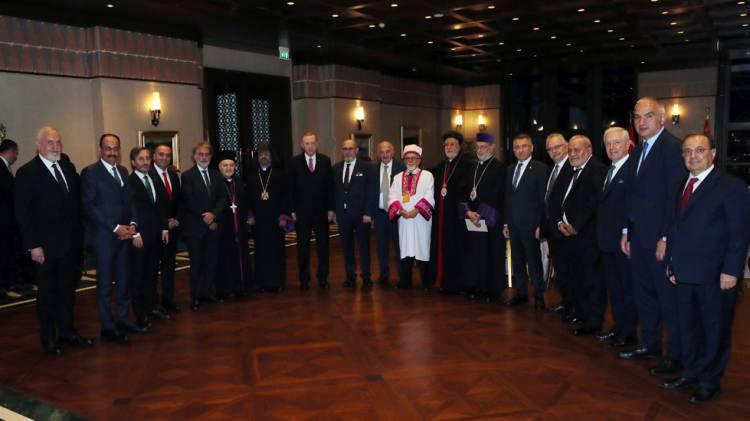 <p>Devlet büyüklerimiz de çok ilgilendiler bizimle. Söylediğimiz her kelimeyi can kulağıyla dinlediler, durumumuzu, ihtiyaçlarımızı sordular.</p>
