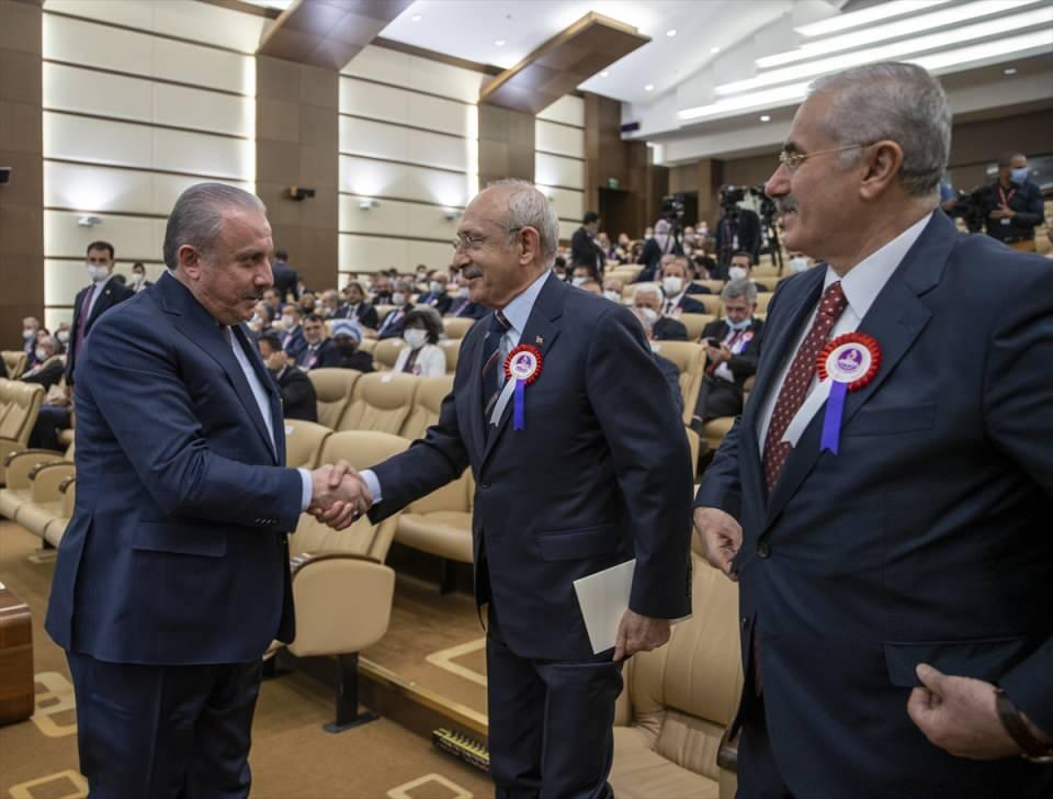 <p>TBMM Başkanı Mustafa Şentop, CHP Genel Başkanı Kemal Kılıçdaroğlu ve Yargıtay Başkanı Mehmet Akarca da katıldı.</p> 