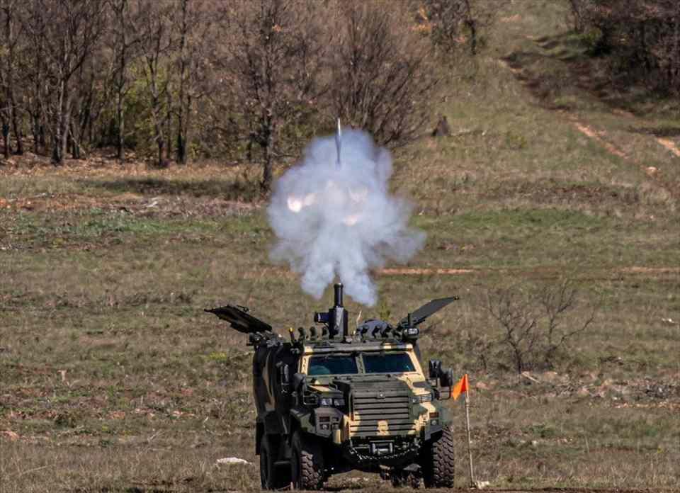 <p>AA muhabirinin edindiği bilgiye göre, Macaristan'da Ejder Yalçın ve Yörük 4x4 taktik tekerlekli zırhlı araçların ihracatına yönelik sözleşme imzalayan, yurt dışındaki ilk organik yapılanmasını da burada kuran Nurol Makina, ülkedeki faaliyetlerini yoğunlaştırıyor.</p>

<p> </p>
