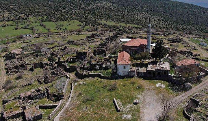 <p>24 yaşına kadar köyde yaşadığını, daha sonra çalışmak için köyden ayrıldığını söyleyen Halil Erkeçli ise “Emekli olduktan sonra tekrar buraya geldim. </p>
<p> </p>