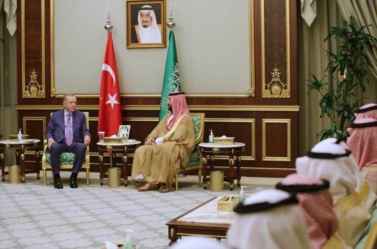 <p>Erdoğan daha sonra, Suudi Veliaht Prens Muhammed bin Salman'la bir araya geldi.</p>
