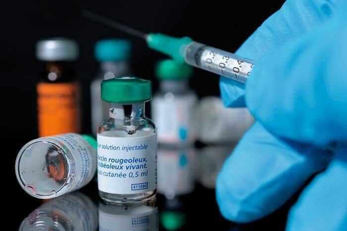 <p><strong>1928 - Penisilin</strong></p>
<p>Penisilin, 1928 yılında Londra'da Alexander Fleming tarafından Penicillium notatum adlı küfte keşfedilen bir antibiyotiktir.</p>