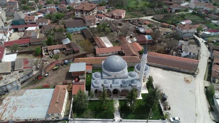 <p>Sonra Malkara'daki Gazi Ömer Bey Camisi, Hayrabolu ilçemizde Çelebi Sultan Mehmet Camisi, Saray ilçemizdeki Ayaspaşa Camisi ve Marmaraereğlisi ilçesindeki Cedit Ali Paşa Camisi ilgi gören önemli camilerimizdendir."</p>

<p> </p>
