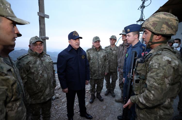 <p>Teröristler kaçacak yerlerinin olmadığını, sona yaklaştıklarını anlamalıdır. Teröristler, Mehmetçiğin şefkatli, yargının adaletli ellerine teslim olmaktan başka çarelerinin olmadığını anlamalıdır.</p>
