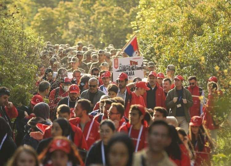 <p>Tarihi Gelibolu Yarımadası'nda, Gençlik ve Spor Bakanlığının öncülüğünde gerçekleştirilen "57. Alay Vefa Yürüyüşü" sona erdi.</p>
