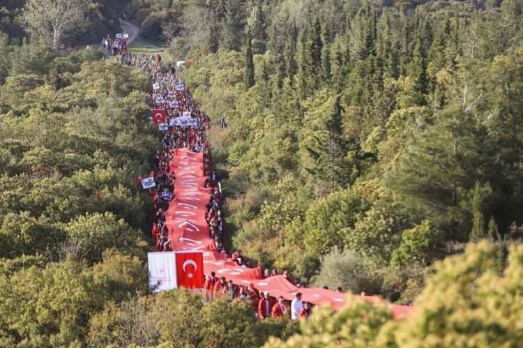 <p>57. Alay'ı, onların gözlerini kırpmadan, arkalarına bile bakmadan cepheye koşuşlarını hatırladıklarını belirten Kasapoğlu, şunları kaydetti:</p>
