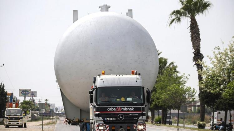 <p>İl Emniyet Müdürlüğü Trafik Denetleme Şube Müdürlüğü ekipleri gözetiminde, D-400 kara yolunda yaklaşık 55 kilometre mesafe kat edilecek güzergahta, Karayolları 5. Bölge Müdürlüğü ve Toroslar Elektrik Dağıtım AŞ önlem aldı.</p>
