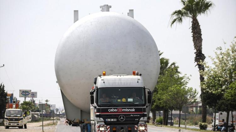 <p>İl Emniyet Müdürlüğü Trafik Denetleme Şube Müdürlüğü ekipleri gözetiminde, D-400 kara yolunda yaklaşık 55 kilometre mesafe kat edilecek güzergahta, Karayolları 5. Bölge Müdürlüğü ve Toroslar Elektrik Dağıtım AŞ önlem aldı.</p>
