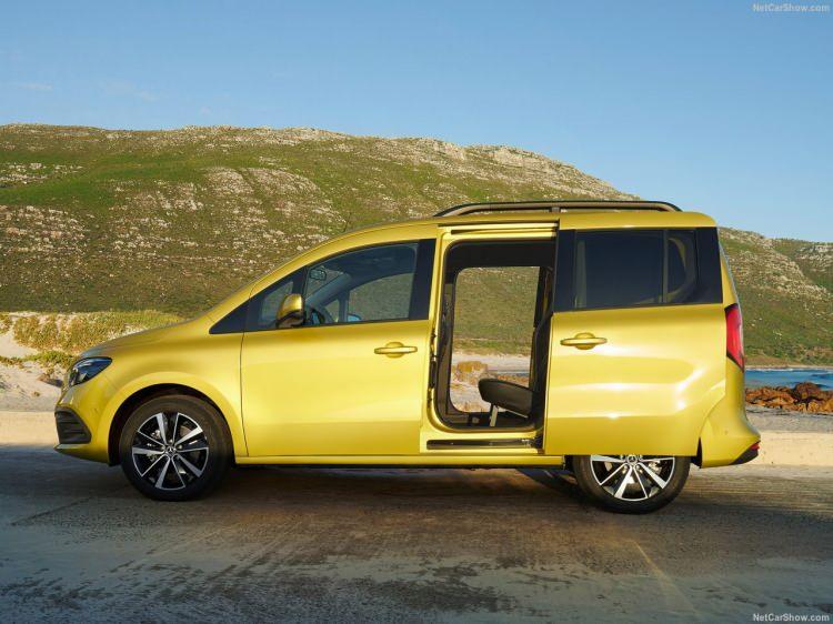 <p>Sürdürülebilirlik, Mercedes-Benz iş modelinin en önemli gündem maddelerinden biri. Buradaki kilit unsur sıfır emisyonlu ulaşım. Şirket, “Ambition 2039” yaklaşımının bir parçası olarak, 2039 yılına kadar CO2 nötr bir araç filosu sunmayı ve bunun kentsel hava kalitesi üzerinde herhangi bir etkisinin olmamasını hedefliyor.</p>
