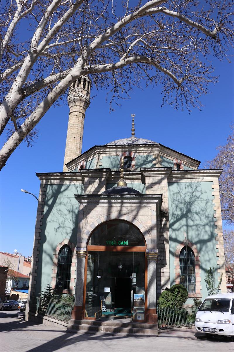 <p> Kütahya'da Osmanlı'nın son döneminden kalma tarihi Yeşil Cami, adını aldığı yeşil ve altın sarısı iç süslemeleriyle dikkati çekiyor.</p>
<p> </p>